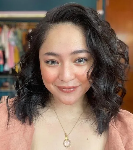 8 Potret Pesona Natural Marshanda, Tetap Cantik dan Glowing di Usia 31 Tahun