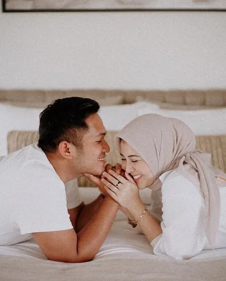 8 Potret Post Wedding Photoshoot Kesha Ratuliu dan Adhi Permana, Mesranya Pengantin Baru