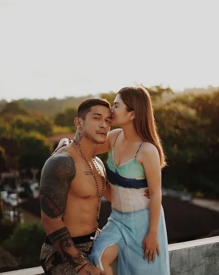 8 Potret Prewed Panas Miller Khan dan Calon Istrinya yang Jadi Sorotan, Intim dan Romantis