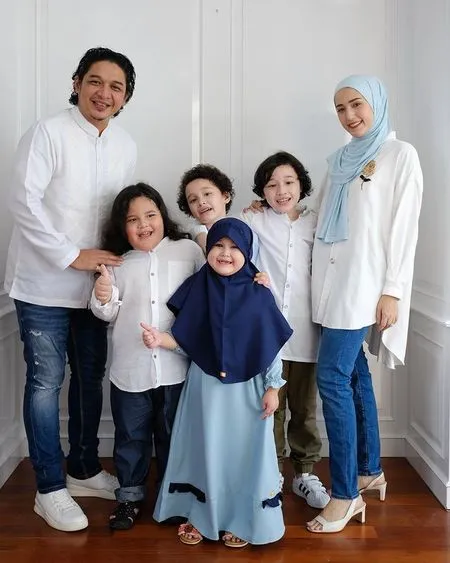 8 Potret Princess Kayla Putri Pasha Ungu Saat Berhijab, Cantik dan Menggemaskan Seperti Mamanya