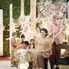 8 Potret Prosesi Siraman Erina Gudono di Momen Tingkeban, Ketua Nahyan Kembali Curi Perhatian - Kepergok Obok-Obok Air