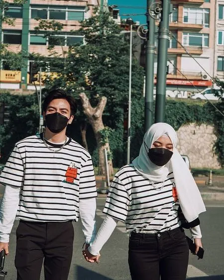 8 Potret Putri Delina dan Pacarnya yang Suka Dandan Serasi Hingga Pakai Baju Couple, Kompak Banget!