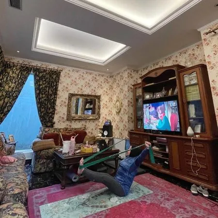8 Potret Rumah Melly Goeslaw yang Luas dan Estetik, Ada Studio Musik - Kebun dan Kolam Renang Bikin Nyaman