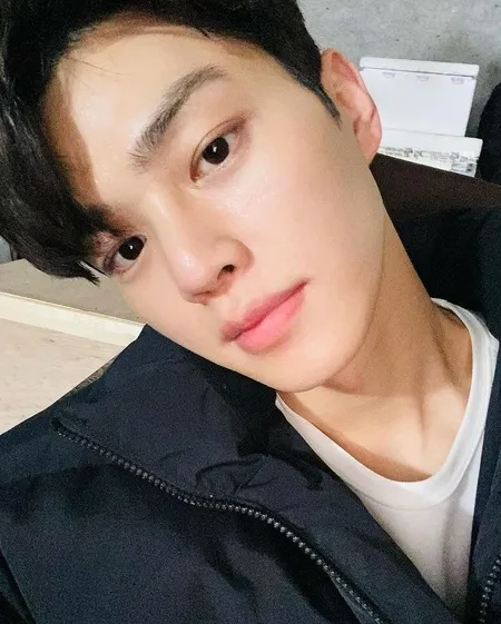 8 Potret Selfie Close Up Song Kang yang Bikin Kamu Melting, Tersongkang-Songkang Level Up!