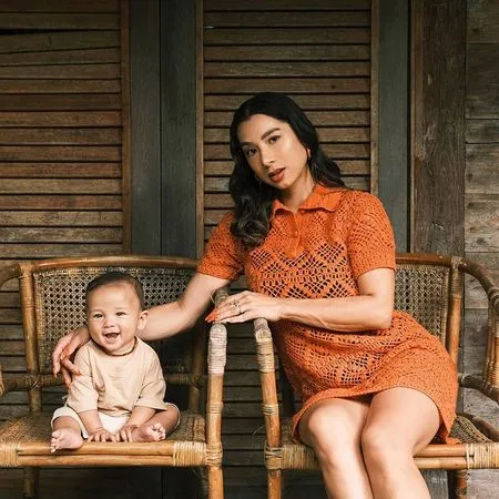 8 Potret Senyum Lebar Baby Kiyoji, Putra Jennifer Bachdim yang Ganteng Menggemaskan Seperti Papanya