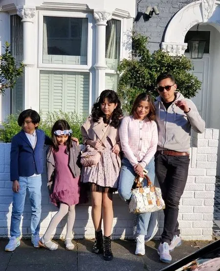 8 Potret Serra Abbie Putri Angie 'Virgin' yang Besar di London, Beranjak Remaja - Punya Paras Cantik Mirip Sang Ibu