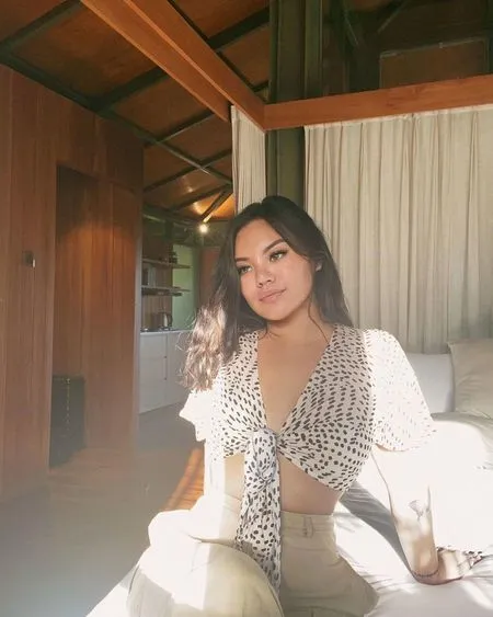 8 Potret Shafa Harris yang Makin Hot di Usia Masih 18 Tahun, Tak Ragu Pakai Baju Terbuka - Selalu Percaya Diri dengan Pamer Tato di Tangannya