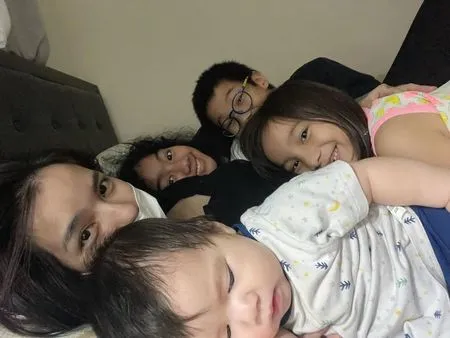 8 Potret Sheila Marcia Momong Anak-anaknya, Tidur Ramai-ramai Bareng Sang Buah Hati - Rayakan Ulang Tahun Leticia Joseph
