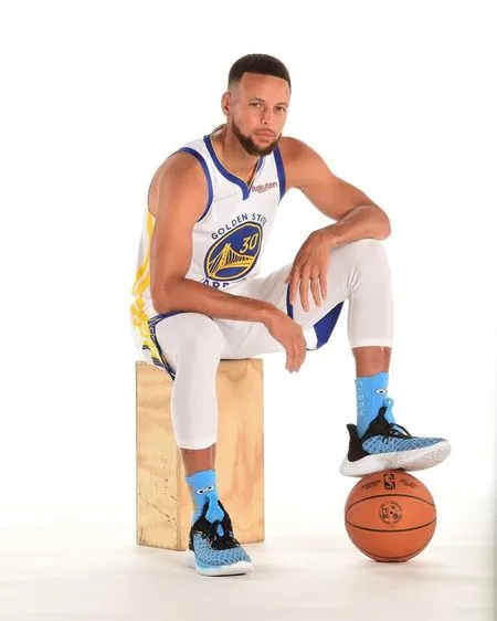 8 Potret Stephen Curry Sang Three Point Shooter Andalan Golden State Warriors Yang Miliki 30 Juta Lebih Followers di Akun Instagramnya