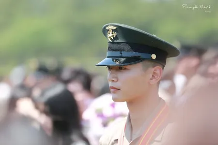 8 Potret Tampan & Gagah Minho SHINee Selesai Latihan Dasar Wamil