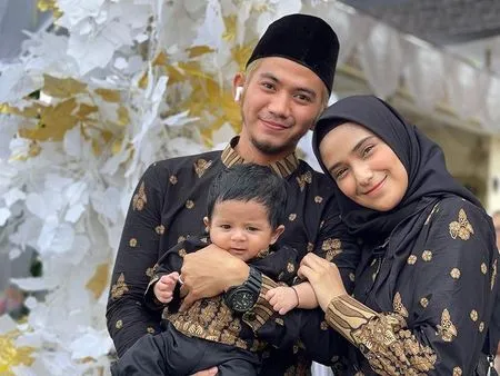 8 Potret Terbaru Baby Syaki Anak Rizki DA dan Nadya Mustika yang Disebut Makin Mirip Sang Ayah, Senyumnya Manis Banget!