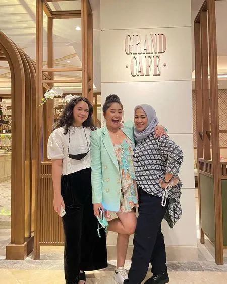 8 Potret Terbaru Marshanda Usai Jalani Terapi di Amerika, Makin Cantik dan Pancarkan Aura Kebahagiaan