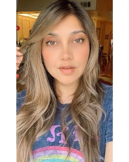 8 Potret Terbaru Sarah Azhari yang Makin Memukau, Tetap Cantik Memesona dan Awet Muda - Hot Banget di Usia 44 Tahun
