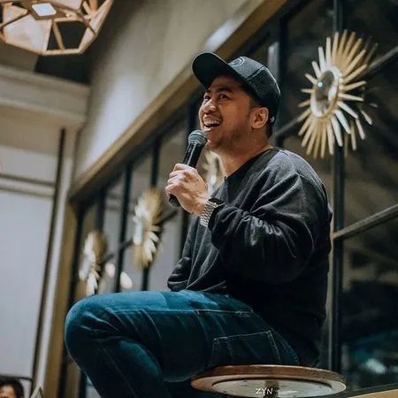 8 Potret Transformasi Pandji Pragiwaksono yang Bikin Netizen Pangling, Turun 16 Kilo - Kini Makin Tirus dan Kurus