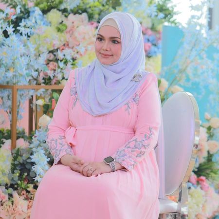 8 Potret Transformasi Siti Nurhaliza yang Bikin Netizen Pangling Usai Lahiran Anak ke-2, Kini Makin Kurus - Wajahnya Tirus!