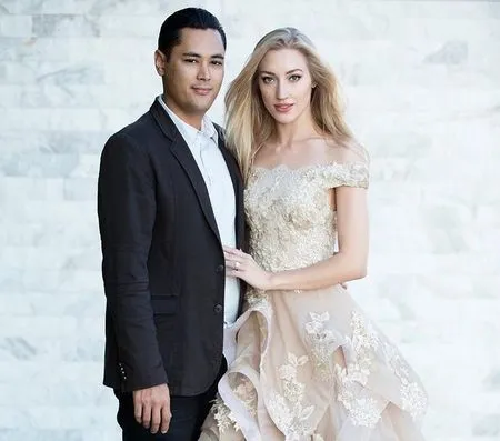 8 Potret Varsha Strauss Menantu Bule Bambang Trihatmodjo Saat Momong Anak, Pesona Cantik dan Aura Keibuan Terpancar
