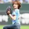8 Potret Wendy Red Velvet Perdana Lakukan First Pitch di Pertandingan Baseball, Terlihat Terlalu Kurus Bikin Fans Khawatir