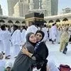 8 Potret Wika Salim Akhirnya Mampu Wujudkan Mimpi Ajak Orangtua Umrah, Dulu Hidup Susah Sampai Toilet Saja Tak Punya