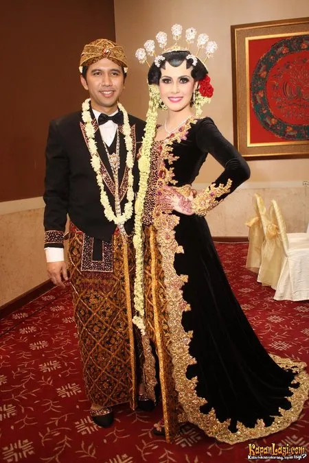 8 Tahun Jalani Rumah Tangga Bersama, Ini 6 Fakta Pernikahan Arumi Bachsin dan Emil Dardak - Pernah Usaha Momongan 'Sehari Dua Kali'