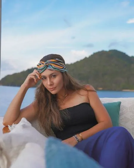 9 Artis Ini Percaya Diri dengan Kulit Tanned, Bukti Cantik Nggak Harus Putih - Penampilannya Selalu Memesona