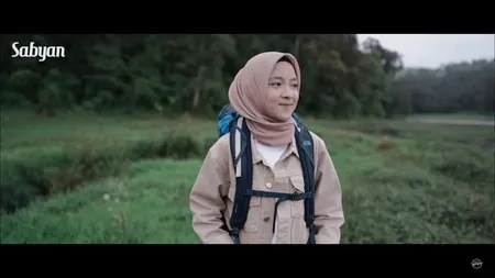 9 Cuplikan Video Klip Terbaru Sabyan - Nissa Muncul Tanpa Sepatah Kata, Tampil Casual Nikmati Pemandangan Alam