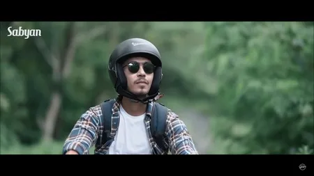 9 Cuplikan Video Klip Terbaru Sabyan - Nissa Muncul Tanpa Sepatah Kata, Tampil Casual Nikmati Pemandangan Alam