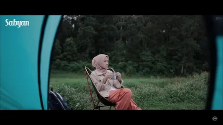 9 Cuplikan Video Klip Terbaru Sabyan - Nissa Muncul Tanpa Sepatah Kata, Tampil Casual Nikmati Pemandangan Alam