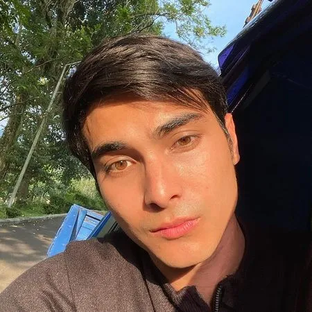 9 Foto Cinta Brian Pamer Tatapan Mata Tajam, Dewa Buwana 'BUKU HARIAN SEORANG ISTRI' Pancarkan Pesona Tampan!