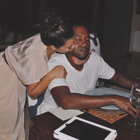 9 Foto Kenangan Romantis Kim Kardashian dan Kanye West, Akankah Berakhir dengan Perceraian?