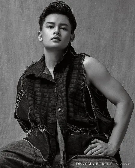 9 Foto Transformasi Randy Martin yang Kini Punya Tubuh Kekar dan Atletis, Pamer Bicep yang Menonjol Bak Punuk Unta!