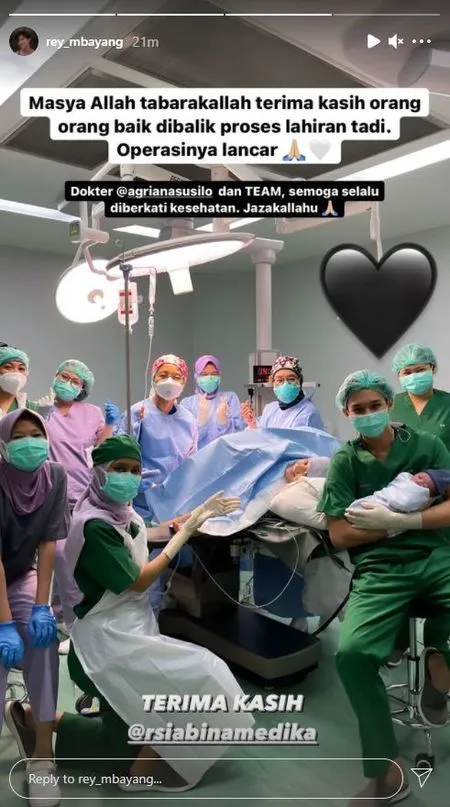 9 Momen Detik Detik Persalinan Dinda Hauw Rey Mbayang Tersenyum Bahagia Wajah Ganteng Buah Hati Curi Perhatian Kapanlagi Com