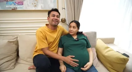 9 Momen Heboh Raffi Ahmad dan Nagita Slavina Cari Nama Untuk Anak Kedua, Bakal Diawali Huruf 'R' - Doakan Buah Hati Playboy Kayak Papanya