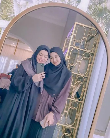 9 Momen Photoshoot Terbaru Lesti dan Laudya Cynthia Bella, Sama-Sama Cantik - Penampilannya Makin Teduh