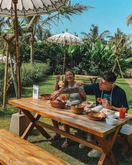 9 Momen Staycation Andrea Dian dan Ganindra Bimo di Bali, Nikmati Hidangan Lezat dengan Suasana Asri Pedesaan