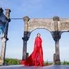 9 Pemotretan Terbaru Ashanty yang Bak Wonderwoman, Pakai Busana Merah Merona Nan Futuristik dan Rambut Bersusun Jadi Sorotan - Netizen: Apa Nggak Berat?