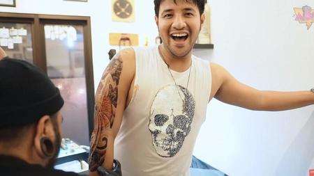 9 Penampakan Tatto Ammar Zoni Yang Berhasil Buat Keluarga Marah Irish Bella Sampai Menangis Kapanlagi Com