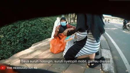 9 Potret Ashanty Saat Beri Uang Kepada Pedagang & Pemulung di Saat PPKM, Menangis Bahagia Hingga Bersyukur