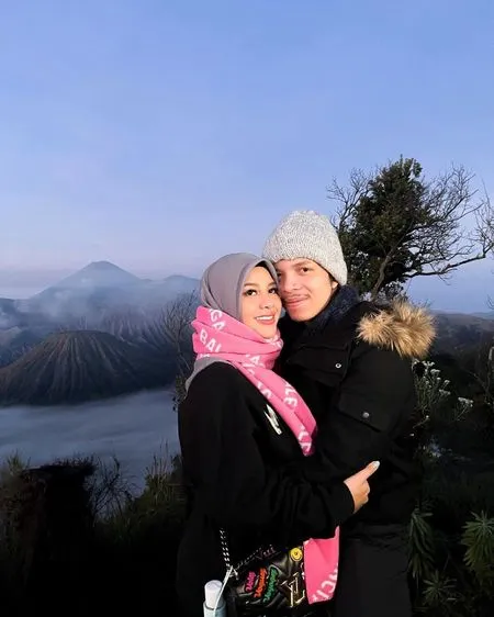 9 Potret Atta Halilintar dan Aurel Hermansyah Bulan Madu Kedua di Bromo, Double Date Bareng Gilang Juragan99 Crazy Rich Malang