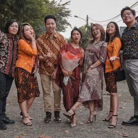 9 Potret Aura Rivanya 'Ola' Putri Sulung Ari Lasso yang Jarang Tersorot, Si Cantik Jago Makeup dan Hobi Jalan-Jalan