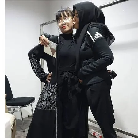9 Potret Bhatari Hana Amadea Putri Lady Rocker Nicky Astria, Rambutnya Cepak - Nggak Kalah Nyentrik Dari Sang Ibu