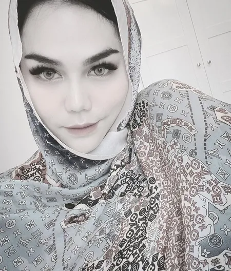 9 Potret Cantik DJ Katty Butterfly Dalam Balutan Hijab, Didoakan Netizen Segera Mualaf