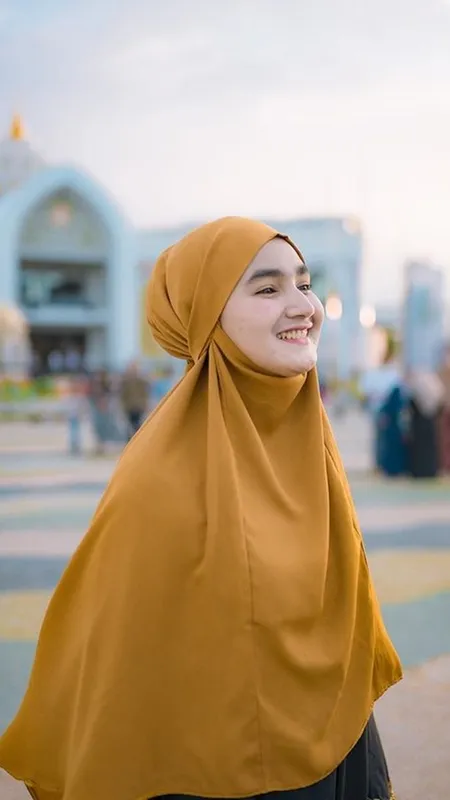 9 Potret Cantik Istri Evan Marvino yang Juga Pebisnis Tajir, Dulunya Cuma Fans - Kini Nikah Lewat Jalan Taaruf