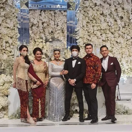 9 Potret Cantik Sarah Menzel pacar Azriel, Jadi Putri Bali di Pernikahan Atta Halilintar dan Aurel Hermansyah