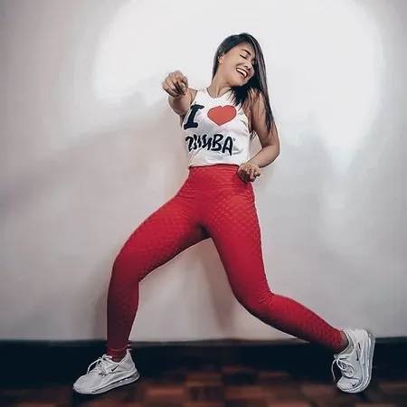 9 Potret Denada yang Tetap Singset dan Langsing di Usia 42 Tahun, Pamer Body Goals