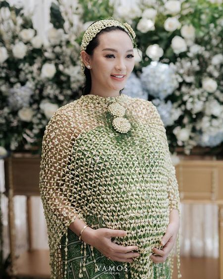 9 Potret Detail Penampilan Zaskia Gotik Di Acara Siraman 7 Bulanan Pamer Baby Bump Wajah Cantik Jadi Sorotan Kapanlagi Com