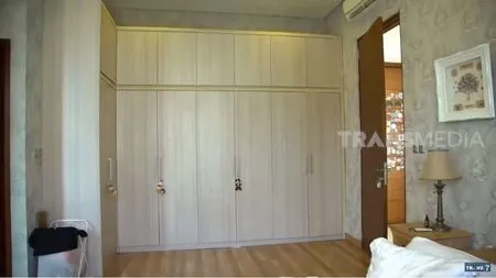 9 Potret Detail Rumah Mewah Vicky Prasetyo dan Kalina Ocktaranny, Pajang Foto Azka Corbuzier - Air Kolam Renang Diambil Dari Segitiga Bermuda