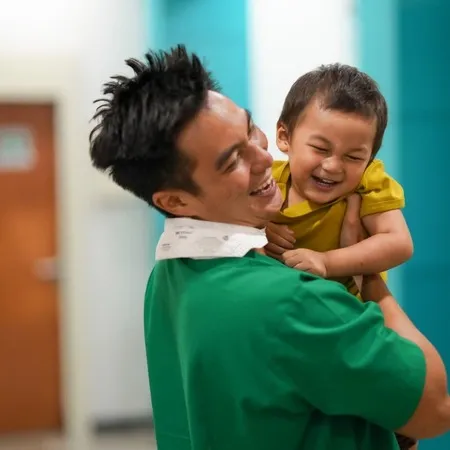 9 Potret Detik-Detik Paula Verhoeven Melahirkan Anak Kedua, Tetap Deg-Degan Meski Awalnya Santai - Tersenyum Bahagia Saat Pertama Kali Gendong Baby Kenzo