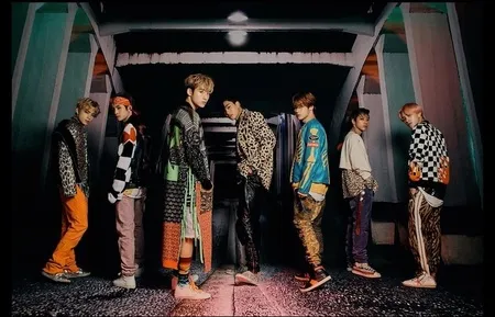 9 Potret Ganteng WayV di Foto Teaser Comeback 'KICK BACK', Banjir Visual Bikin Fans Oleng