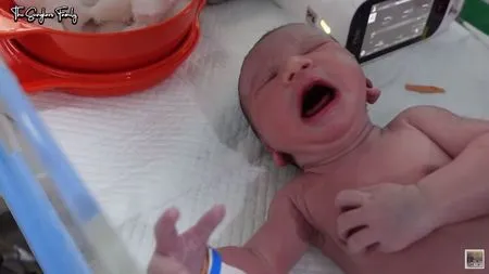 9 Potret Gantengnya Baby Ukkasya Anak Zaskia Sungkar, Disebut Hasil Bibit Unggul - Mirip Banget Sama Irwansyah