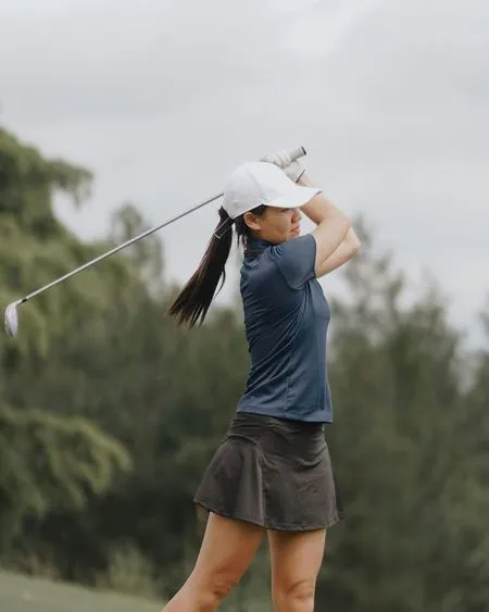9 Potret Gaya Aaliyah Massaid Saat Main Golf, Tampil Stylish Kenakan Rok Pendek - Selalu Pakai Topi